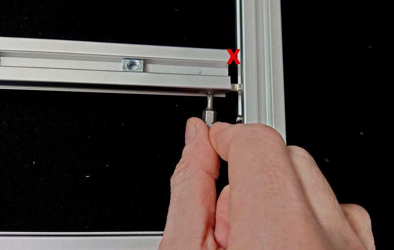 Make sure there is no gap before tightening the L-bracket onto the cross bar
