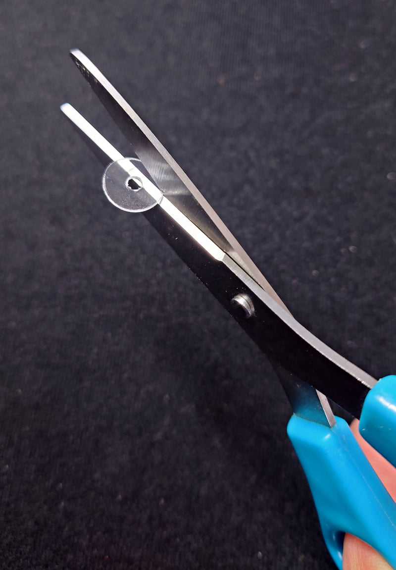 Cutting silicone washer with scissors